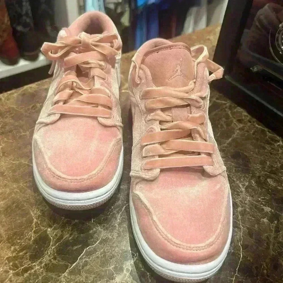 Nike Air Jordon 1 Low Low SE Pink Velvet/White- Size 7.5 - Picture 10 of 10